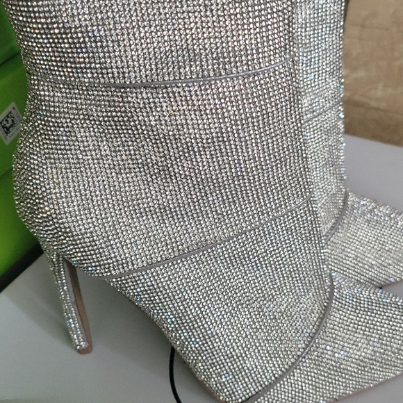 Shoes - Picture 4 of 6